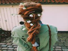 この質感と三角形に、惚れました。sAnの“さんかくバレッタ”にときめきの予感