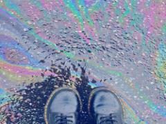 その”ぐるぐる”にキュンっときた。マーブルネイルに魅せられる春