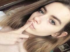 もうひな壇女子は卒業しましょ。ちょい足しカラーメイクで可愛さを格上げ