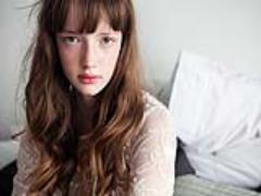 サッとひと塗りで印象が180度かわる、正しいハイライトの入れ方