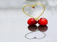 あなたは恋してますか？恋するあなたを後押しするさくらんぼネイルデザイン