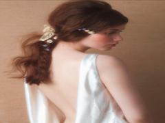 2つ揃ってお洒落が始まる。赤い糸のようなメイクとファッションの関係性