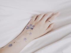 それはネイルではなくアクセサリー。存在感ある3つのきらきらネイル