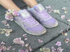 春はるんっとスキップ♡美脚×ミニスカ×スニーカーを作る脚ヤセの方法