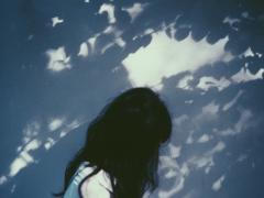 "重い黒髪"は卒業するの。透明感200％な「アッシュブラック」で垢抜けヘアに♡