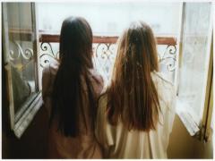 強風も味方にするよ。吹いて、靡いて、香って♡“揺れきゅん”ヘアアレンジ