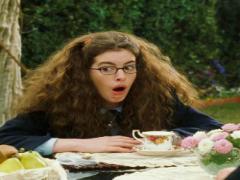 品格のある雰囲気は髪型から。上品な人に共通するヘアアレンジ3選