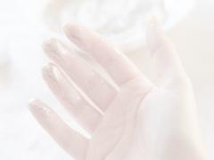 太陽の光に反射して♡優しげに輝く指先にウットリ…ホログラムネイル