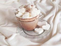 まっしろ、フワフワ、甘い。“ホワイトネイル”でマシュマロのような指先に。