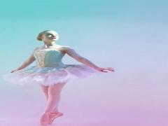 テーブルの上で踊り出す。ペーパーナプキンでつくるバレリーナの作り方