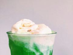 レトロな着物と、一緒にパシャリ。京都のクリームソーダ専門店『SHIN-SETSU』？