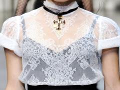 今年の流行は透け感だからこそ。夏前に予習しておきたい、賢いUVの選び方