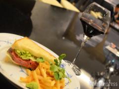 お酒が飲める初のタリーズオープン 和牛サンド＆ワインで贅沢な時間を＜体験レポ＞
