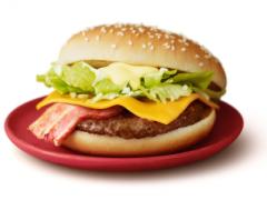 マック、「ベーコンレタスバーガー」リニューアルへ 分厚いベーコンでジューシーさアップ