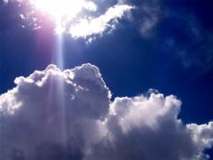 太陽光にかざして見たい"透ける"マーメイドネイル