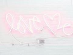 モヤモヤ思考からのプツッと出てくる嫌なやつ。憎き”ストレスニキビ”の対処法