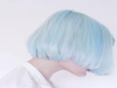 ピンクから、ブルーに変わる人続出。透け感たっぷりの爽やかカラーが旬！
