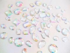 繊細に光って透明感を与えるの。RMKの"ラメ”は女の子を可愛くする魔法の粉でした