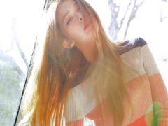 太陽だって味方につけて。光に透ける”グレージュカラー”で真夏の儚げgirl宣言♡