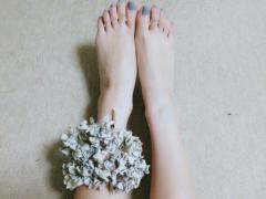 上品で優しげで、色っぽい。きっと偏愛したくなる‘淡グレーネイル’