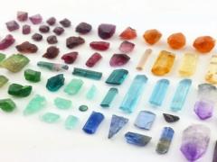 涼しげデザインで夏を先取り。 透明感抜群 “天然石ネイル” が大人可愛いって噂♡