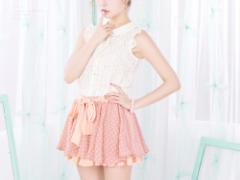 主張しないのがイイんです。チークネイルで"浮かない"指先に♡