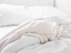 咄嗟に出るぞ、ガサツ癖。一人暮らし女子が陥るモテを逃すドン引き行動5つ