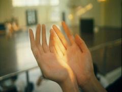 夏ダカラ、あざといくらいが丁度いい。“好き„が生まれる7つの心理活用術