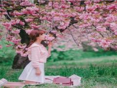 キスを呼ぶみずみずしさ。ベリーグロスに夢中なの♡