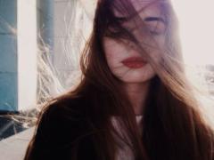 ”男に媚びない大人の色気”ハンサムフェイスを作る3大コスメブランド