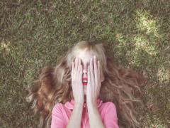 流行りの塗れ感はメイクにも♡"大粒ラメ入り"アイシャドウ＆リップ集