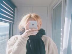 カメラを向けられ写りに困る問題！合言葉「ムニッ」で‘♡,を狙うポーズまとめ