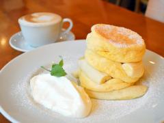 この食感がたまらない♡ふわふわとろけるこだわりのパンケーキ