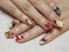 指先に"和"を閉じ込めて。切って貼るだけ簡単和紙ネイル