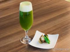 お茶がビールに変身「抹茶ビアガーデン」開催 食べ物もグリーンに