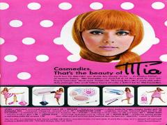 ヴィンテージライクを指先にも。レトロなピンクで楽しむトレンドネイル