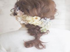 浴衣や水着と相性バッチリ◎コーデに花の髪飾りをプラスして女子力UP