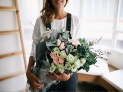 喜んでもらいたいから。本当に大切な人には「花束」で愛を届けるの