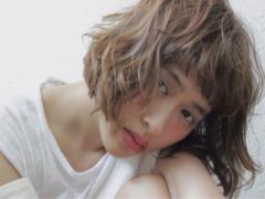 服はジェンダーレス、化粧は‘ーレス,？流行ベージュチークの魅力とメイクのすゝめ