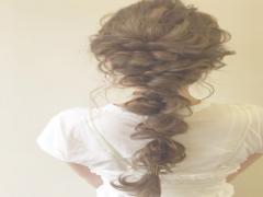 ロングヘア女子のみなさま！お呼ばれ結婚式の髪型はお決まりですか？