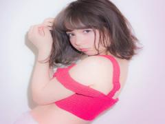 次なるトレンドカラー？『白みピンク』で、夏の旬顔は血色抑えめ＆軽やかに