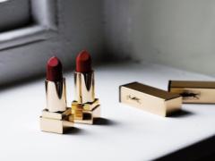 5秒で完成魅せつけフェイス。すっぴん×1本の赤リップで叶えるおめかしの掟