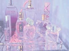 "むんっ"と香り立つ大人の色気。パフュームネイルでレディになりましょう♡