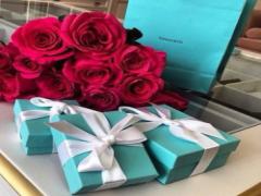 Tiffanyネイルで幸せガールを演出するの。2色で出来る簡単デザイン