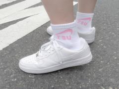 むくみ、冷え症にはこの1足♡一目で体調管理できる「足つぼ靴下」