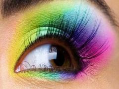 初心者でも楽しめる。ワンポイントカラーメイク。