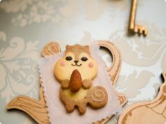 そんなに見つめられたら食べられない！可愛すぎる小動物スイーツ♡