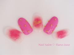 ぽわっと彩る優しい指先。ほんのりチークネイルのさりげない甘さがツボなんです♡