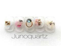 まだしてないの？真夏の太陽を浴びながら、おしゃれネイルでサマーガールになっちゃおう