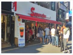 【韓国】アイスを刺したフラペチーノ？キングサイズドリンク専門店が話題